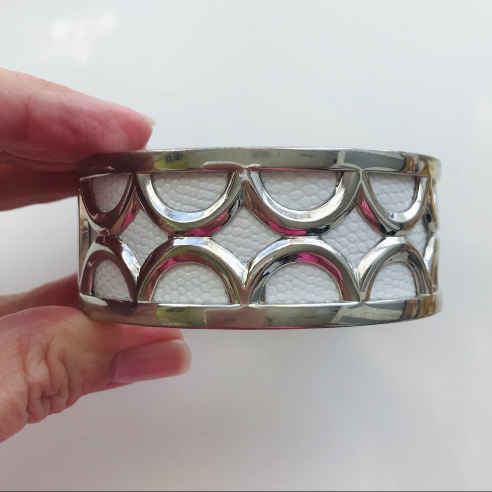 Bracelets - Picture 4 of 11